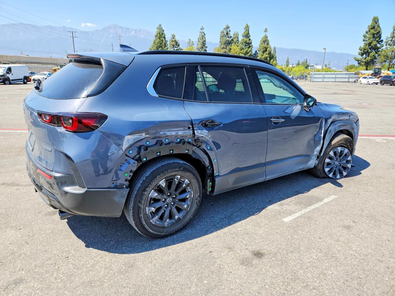 2026 Mazda Cx-50 Premium - Image 3