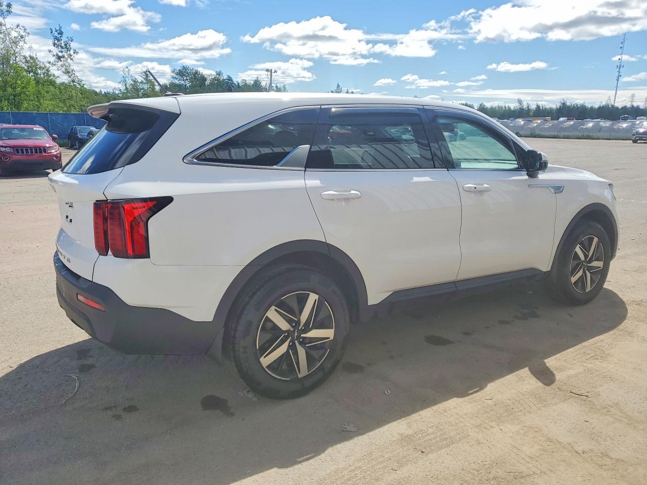 2022 Kia Sorento Lx - Image 3