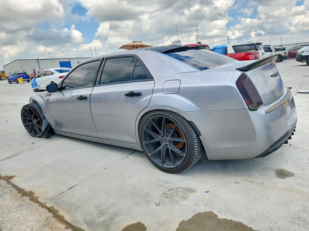 2016 Chrysler 300 Limited - Фото 2