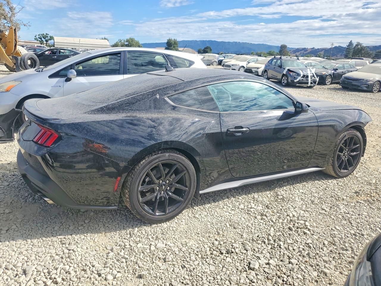 2025 Ford Mustang - Фото 3