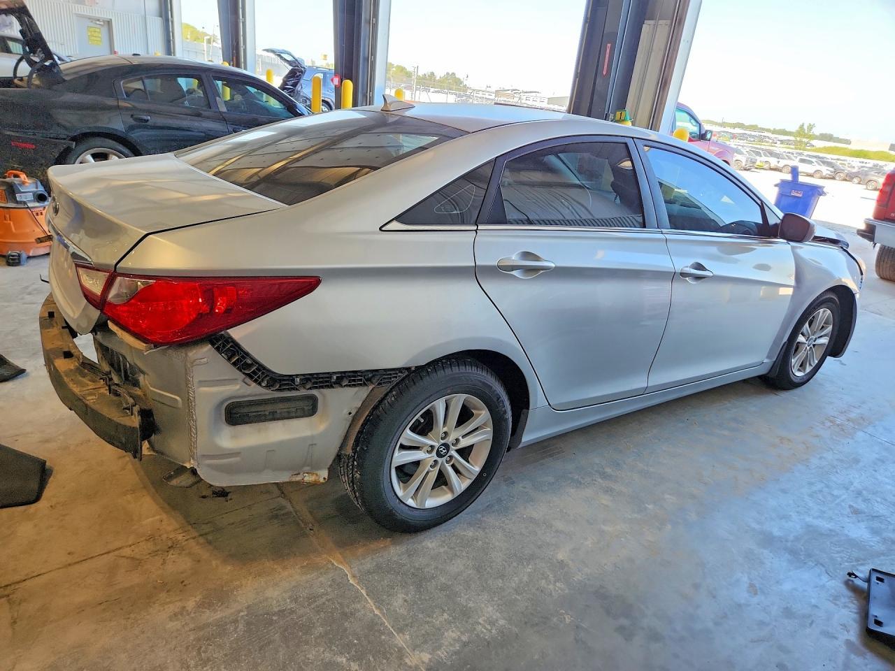 2013 Hyundai Sonata Gls - Image 3