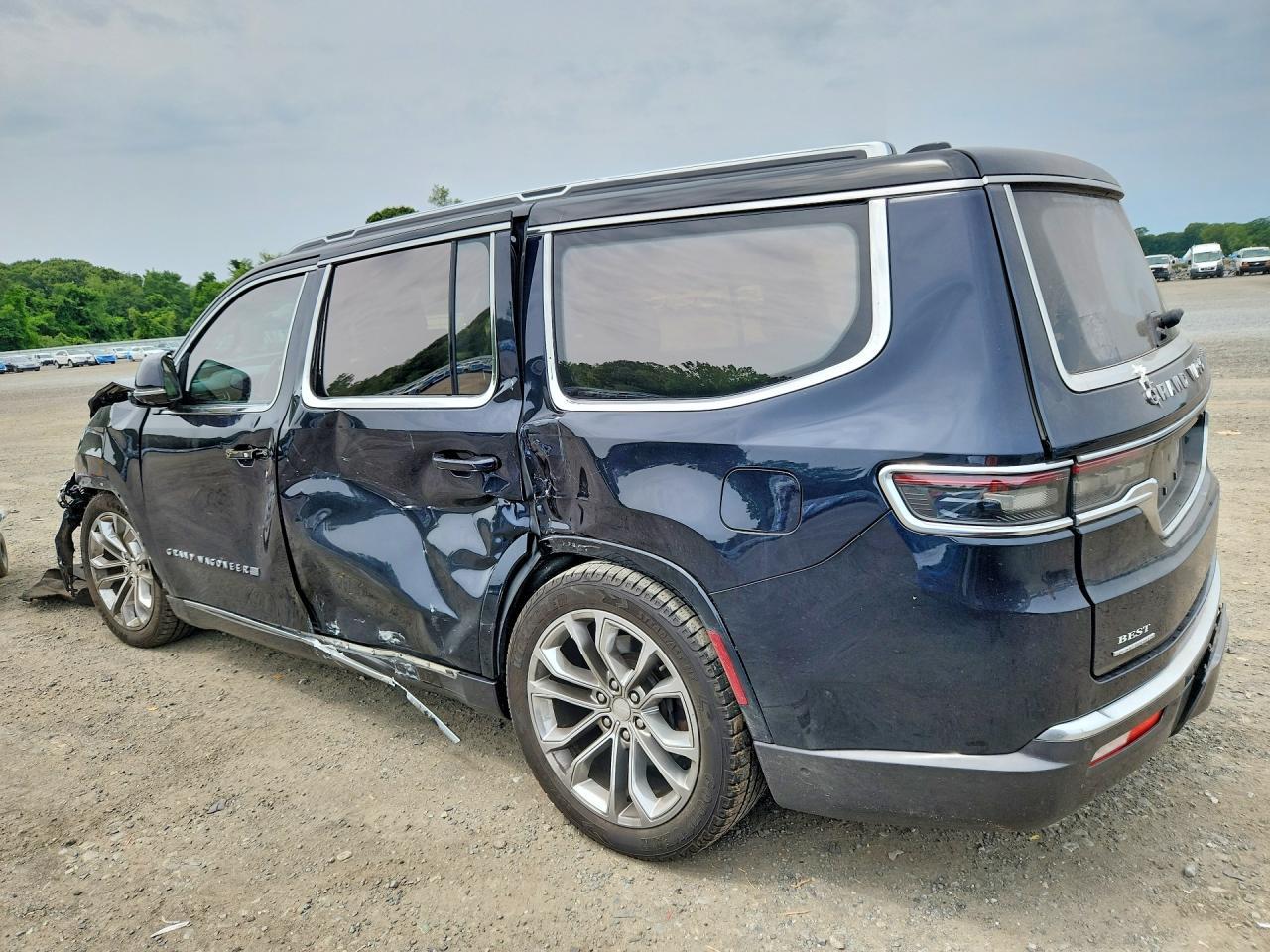 2022 Jeep Grand Wagoneer Series Ii - Image 2