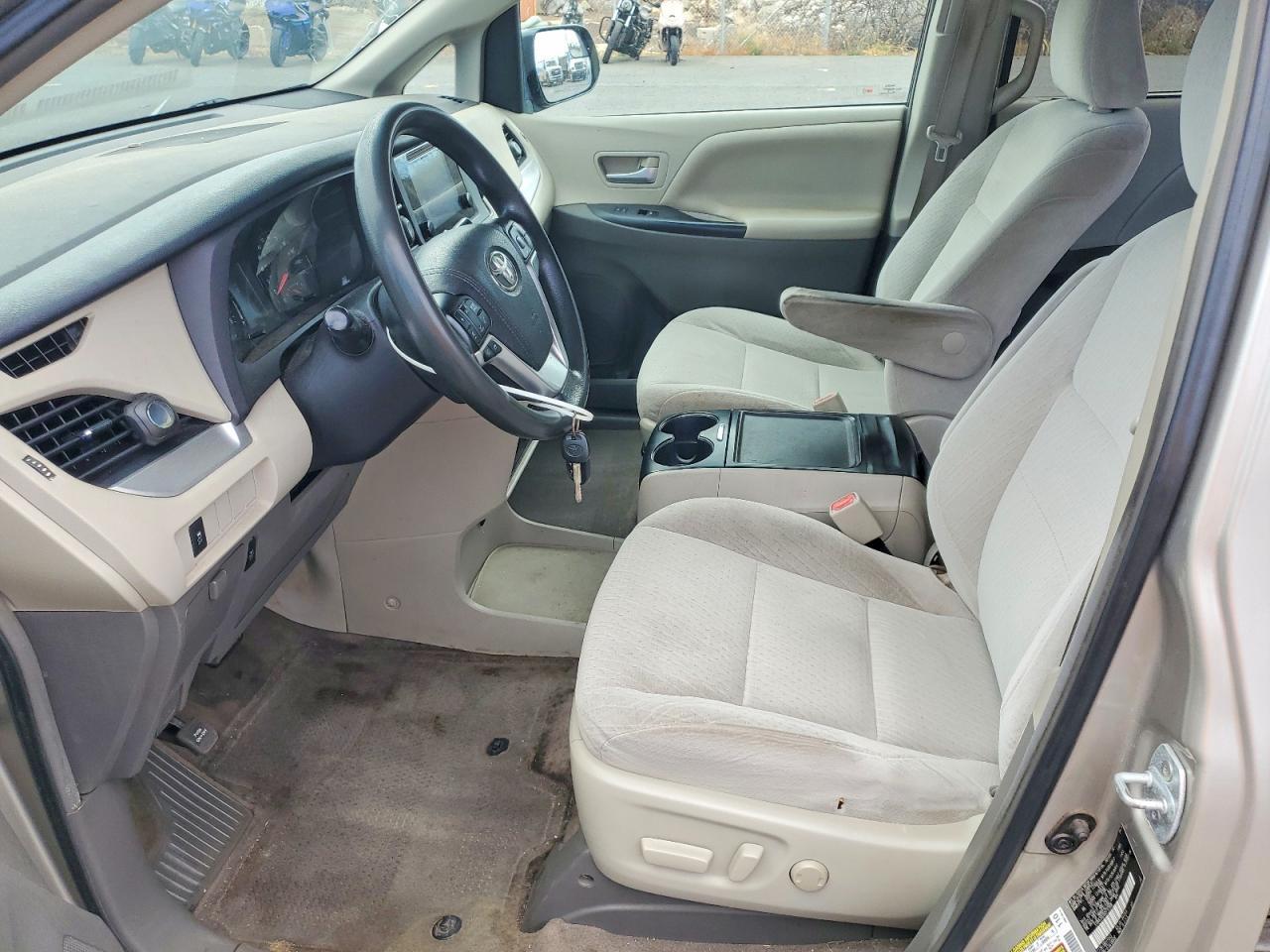 2016 Toyota Sienna Le - Фото 7