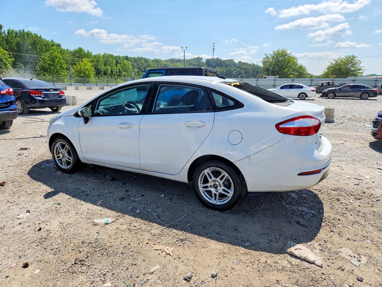 2019 Ford Fiesta Se - Фото 2
