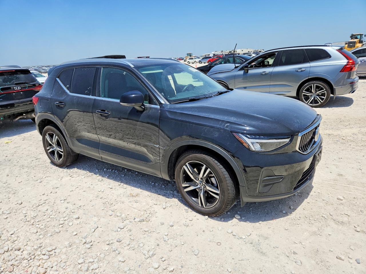 2025 Volvo Xc40 Core - Фото 4