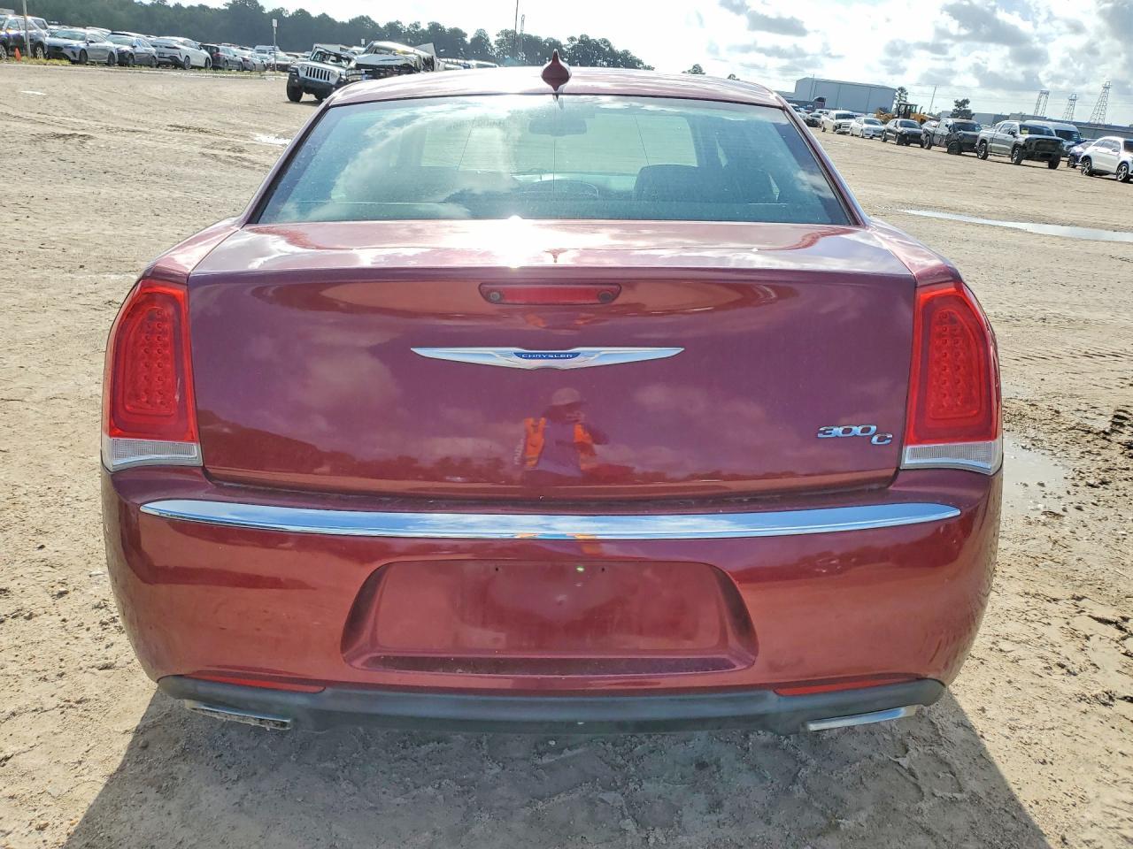 2016 Chrysler 300C - Image 6