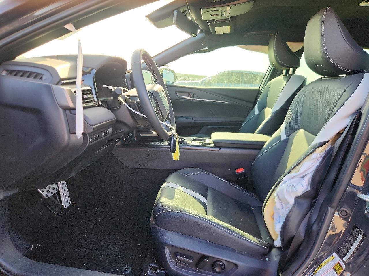 2025 Toyota Camry Se - Image 7