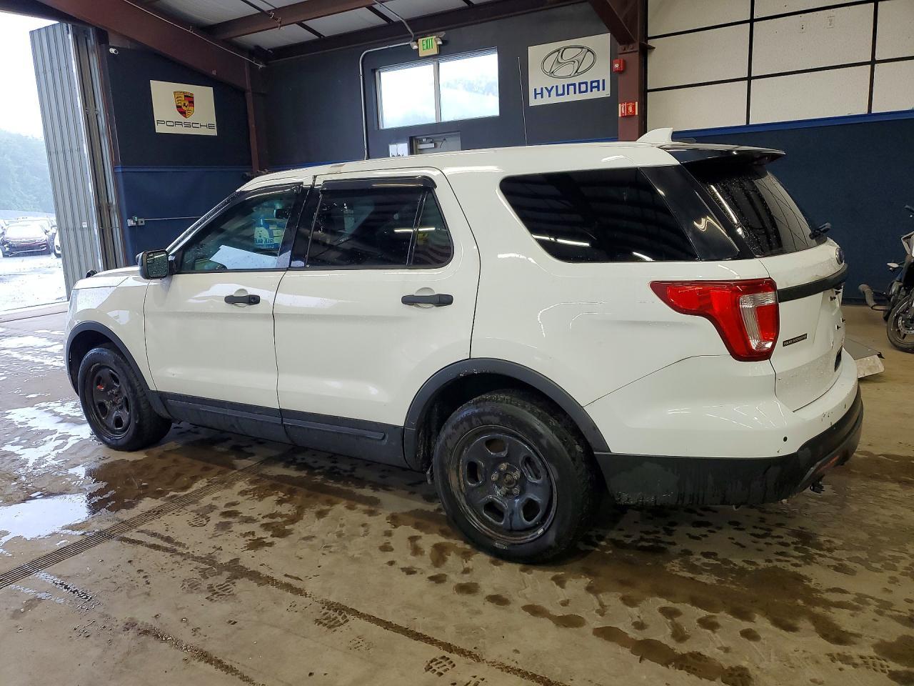 2017 Ford Explorer Police Interceptor - Image 2