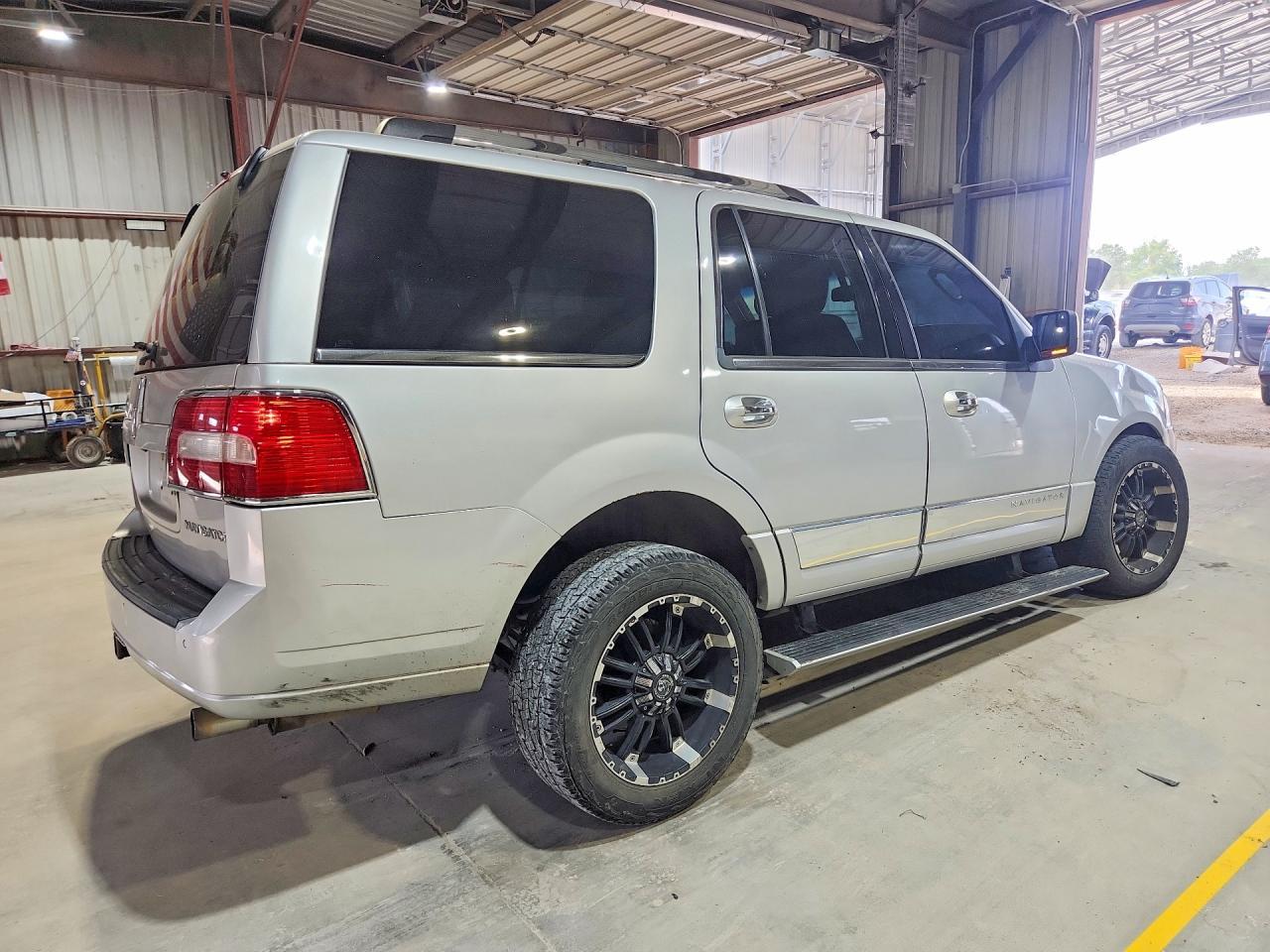 2012 Lincoln Navigator - Фото 3
