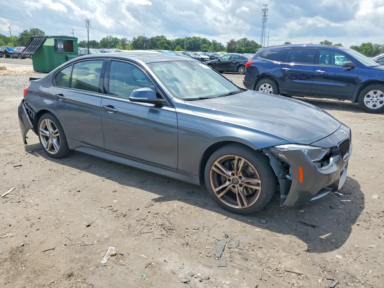 2015 BMW 335 Xi - Image 4