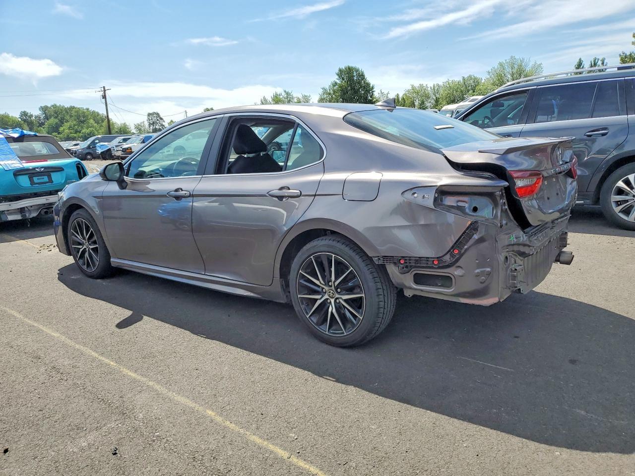2022 Toyota Camry Se - Фото 2