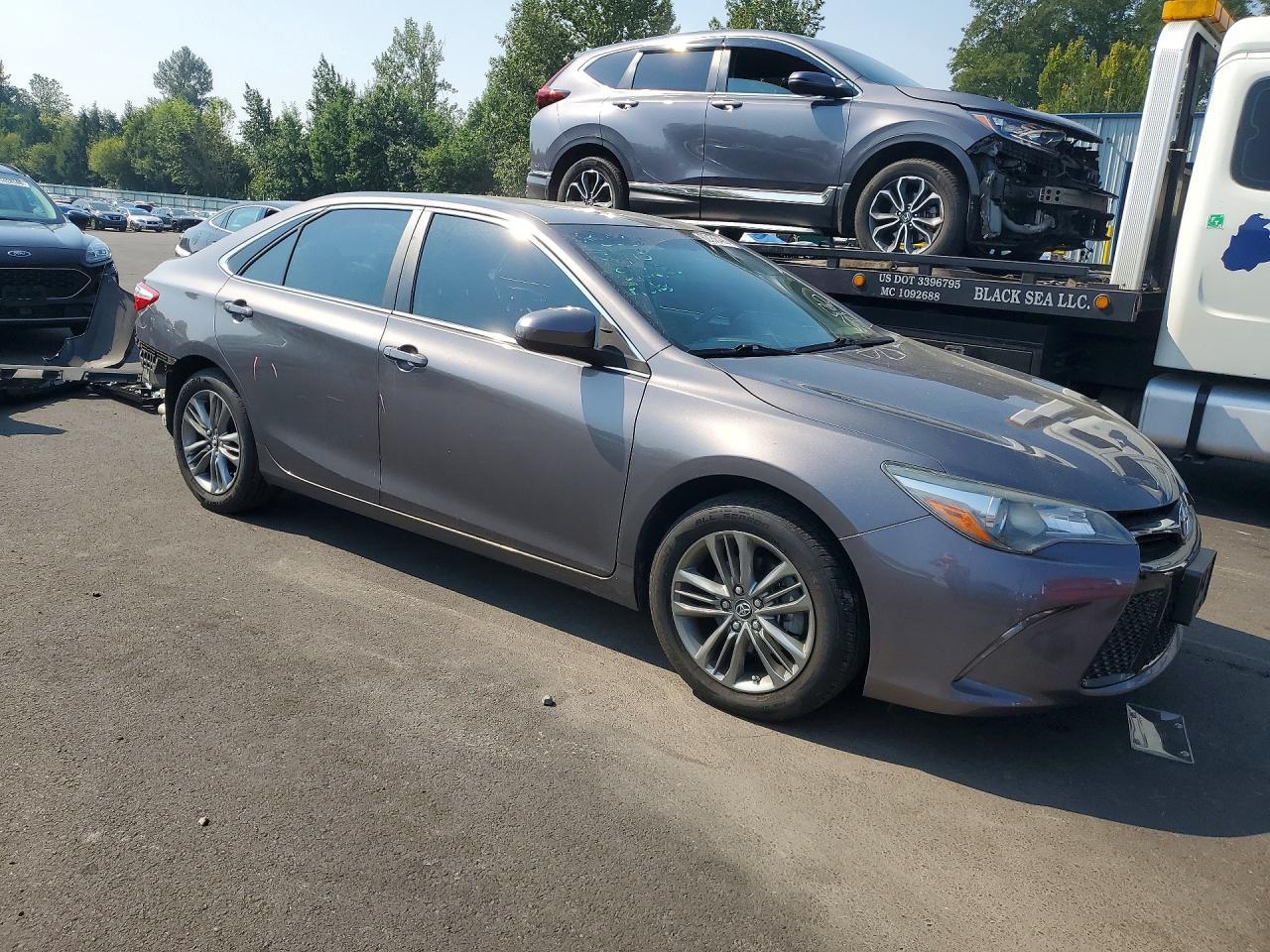 2017 Toyota Camry Se - Фото 4