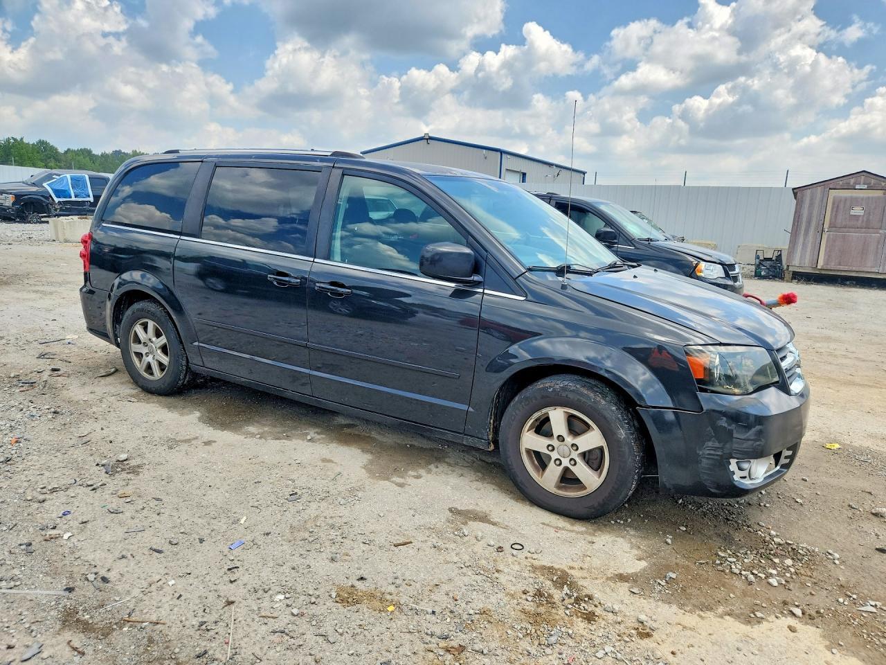 2011 Dodge Grand Caravan Crew - Image 4