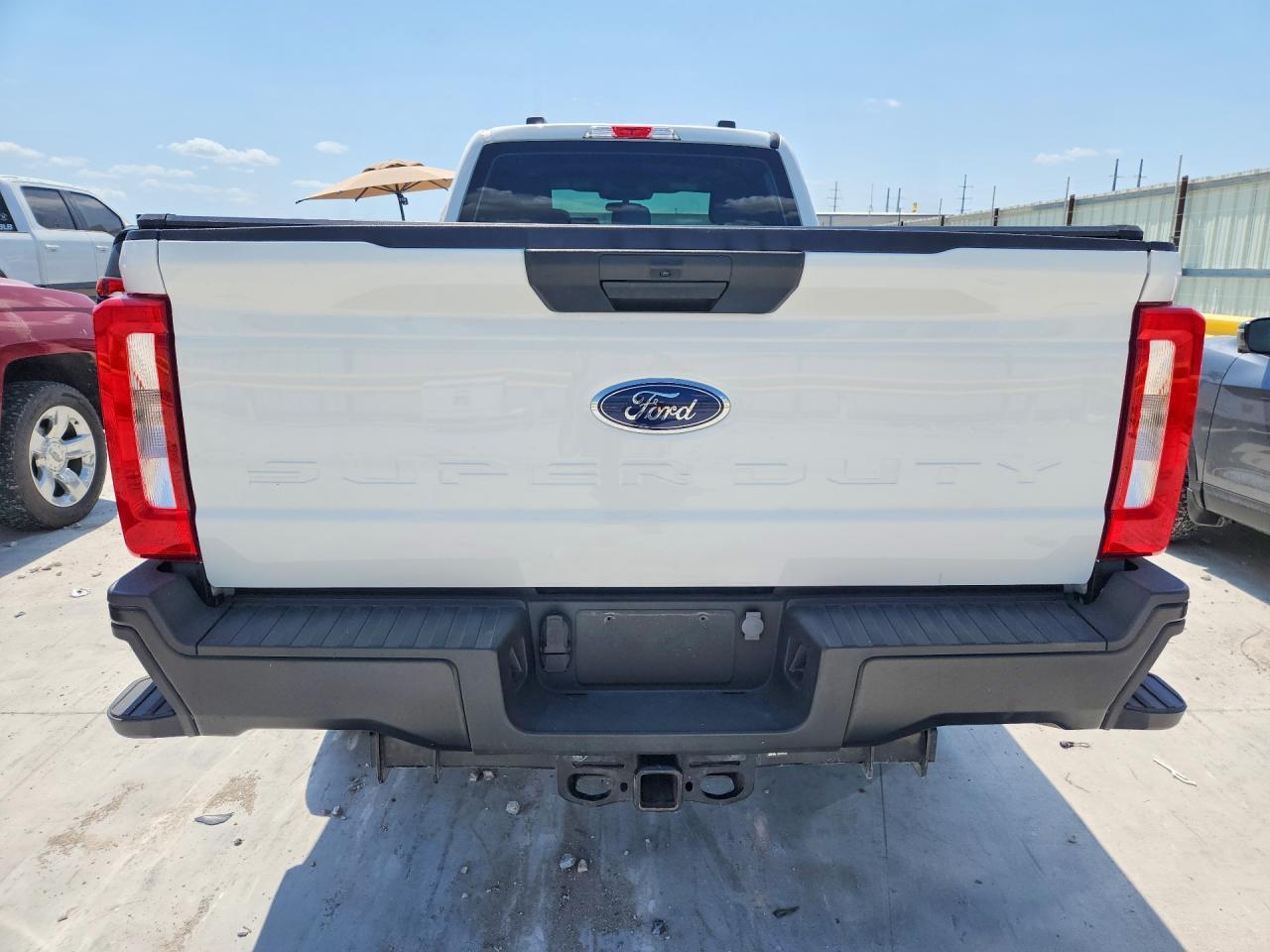 2023 Ford F350 Super Duty - Image 6