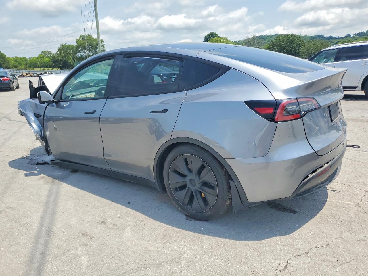 2024 Tesla Model Y - Фото 2
