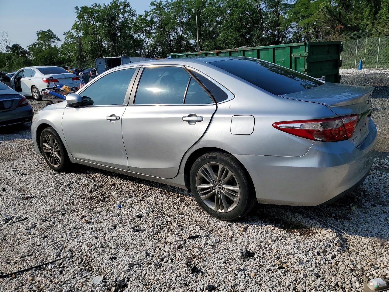 2016 Toyota Camry Se - Image 2