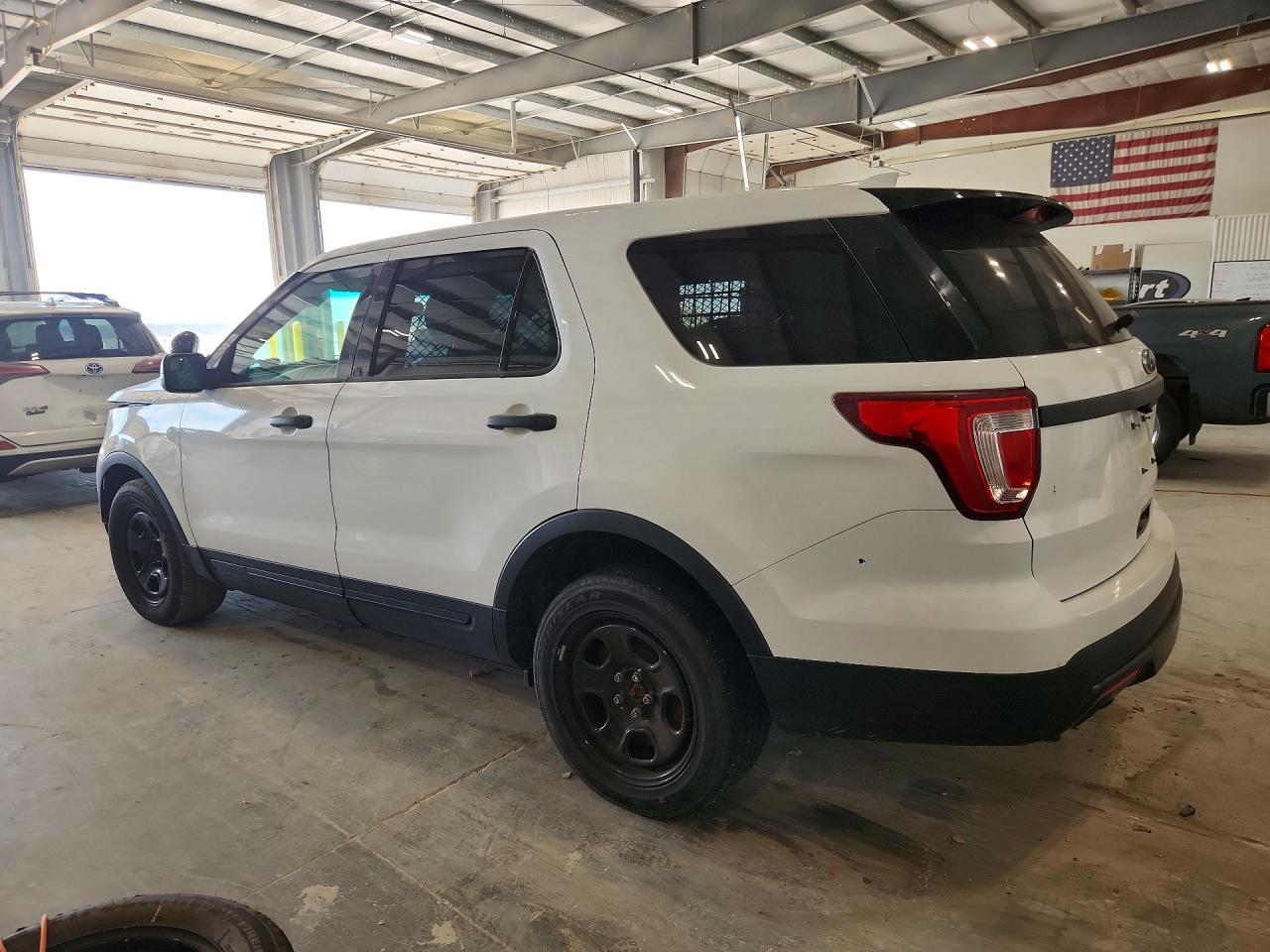2017 Ford Explorer Police Interceptor - Фото 2