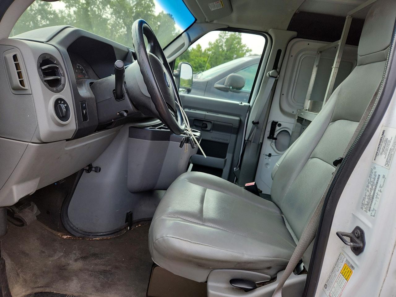 2011 Ford Econoline E150 Van - Image 7