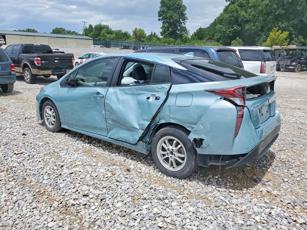 2017 Toyota Prius Three - Фото 2