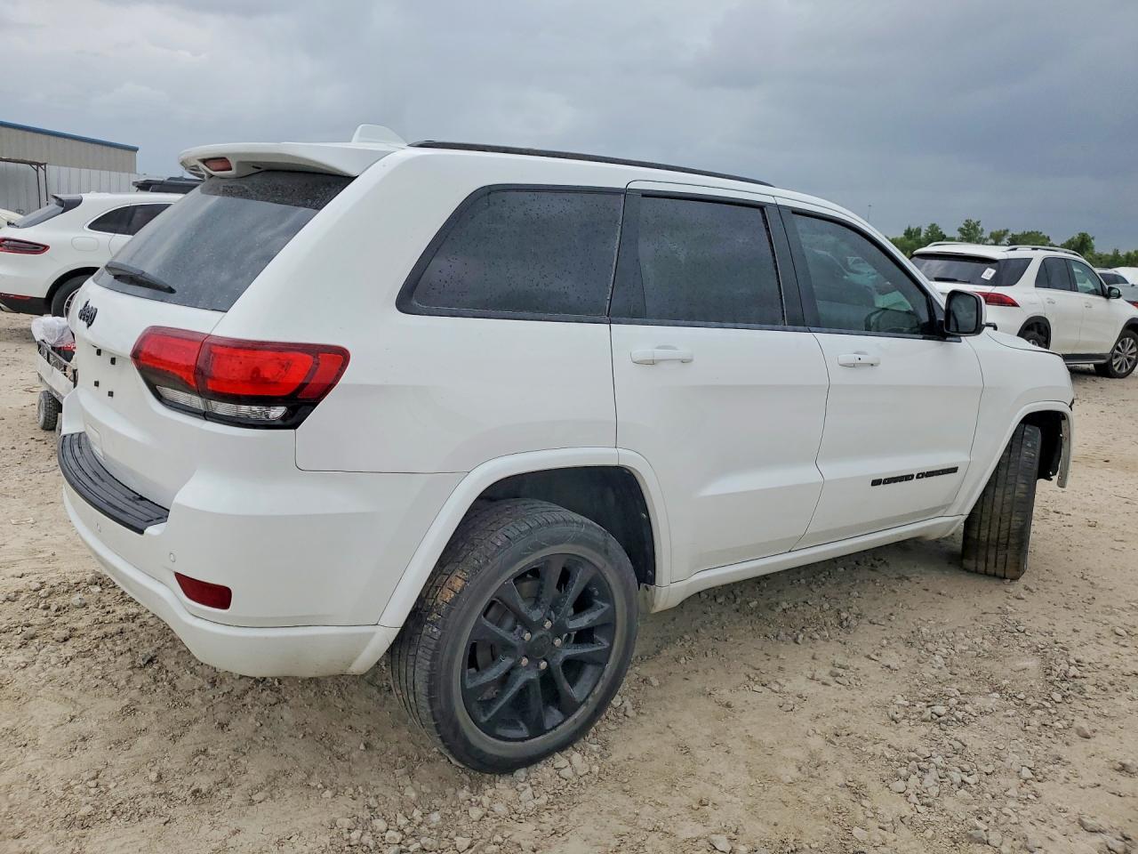 2022 Jeep Grand Cherokee Laredo E - Фото 3