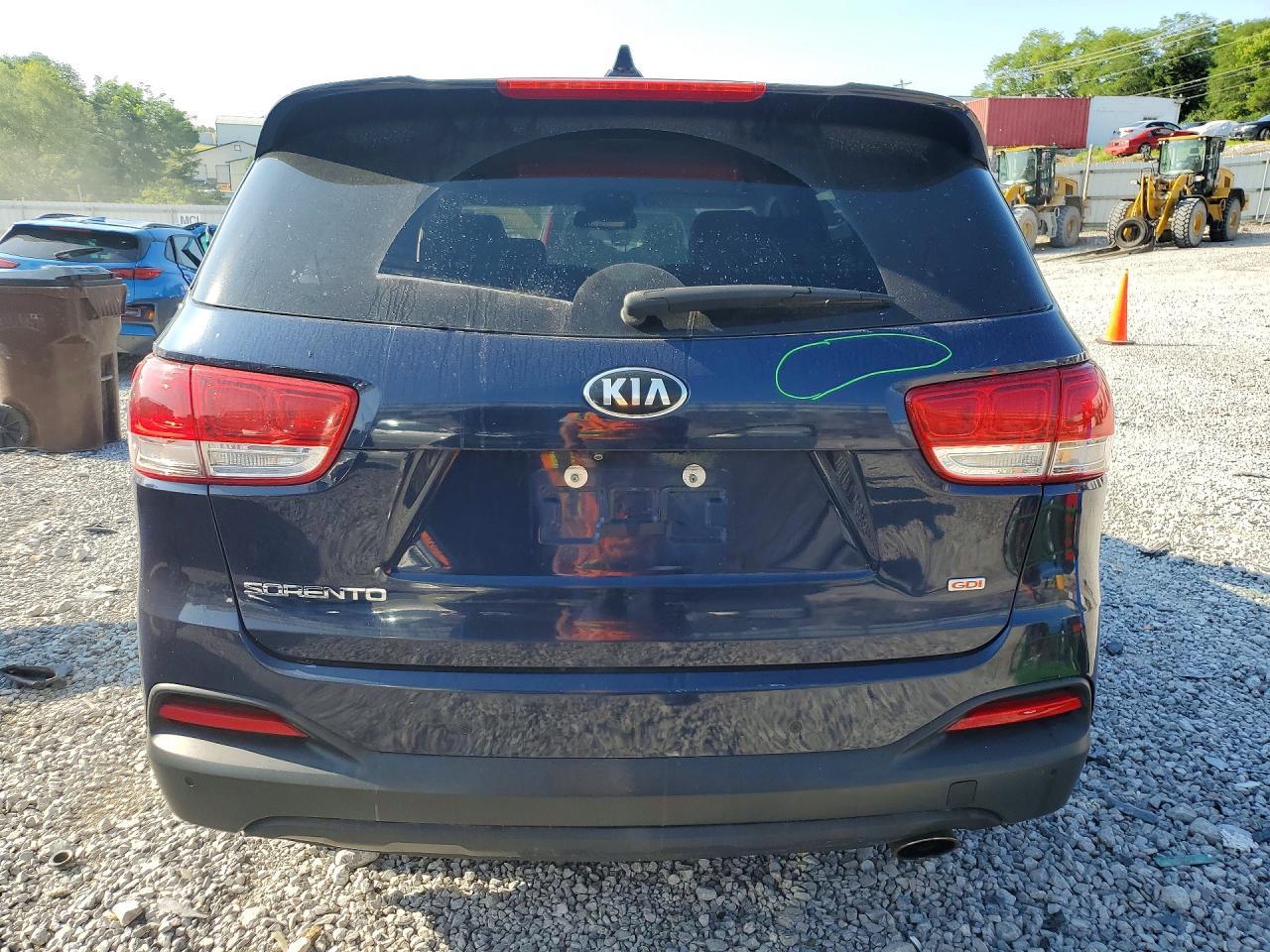 2017 Kia Sorento Lx - Image 6