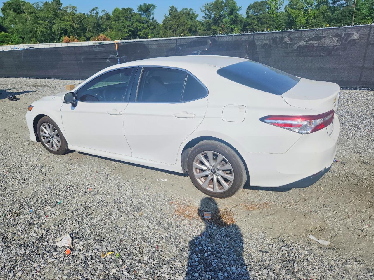 2018 Toyota Camry Le - Фото 2