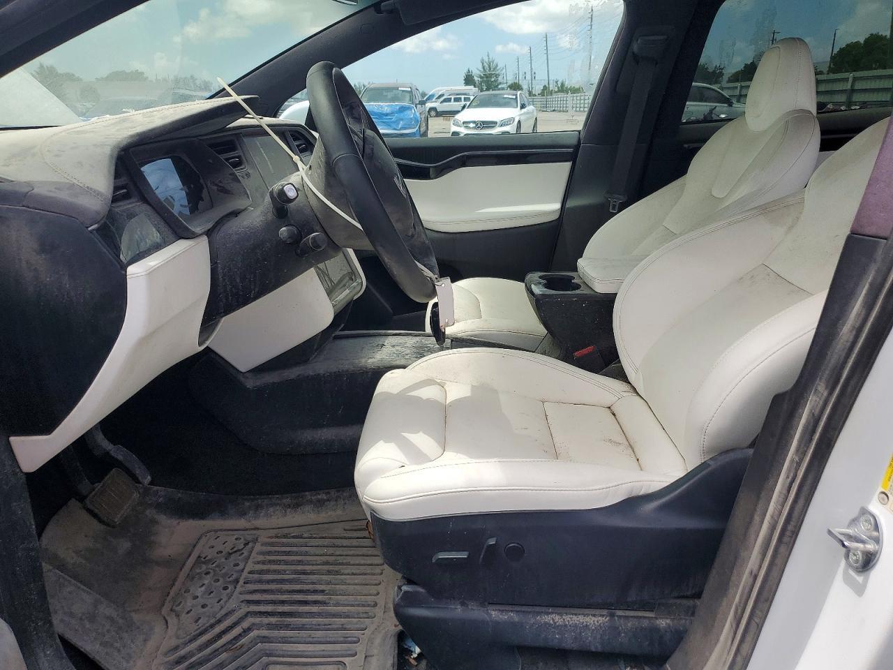 2021 Tesla Model X - Image 7
