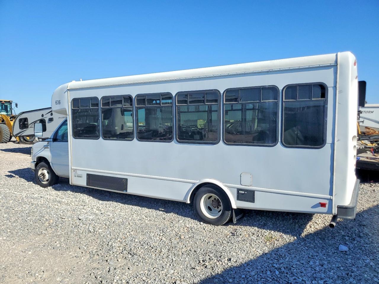 2016 Ford E-450 Shuttle Bus - Image 3