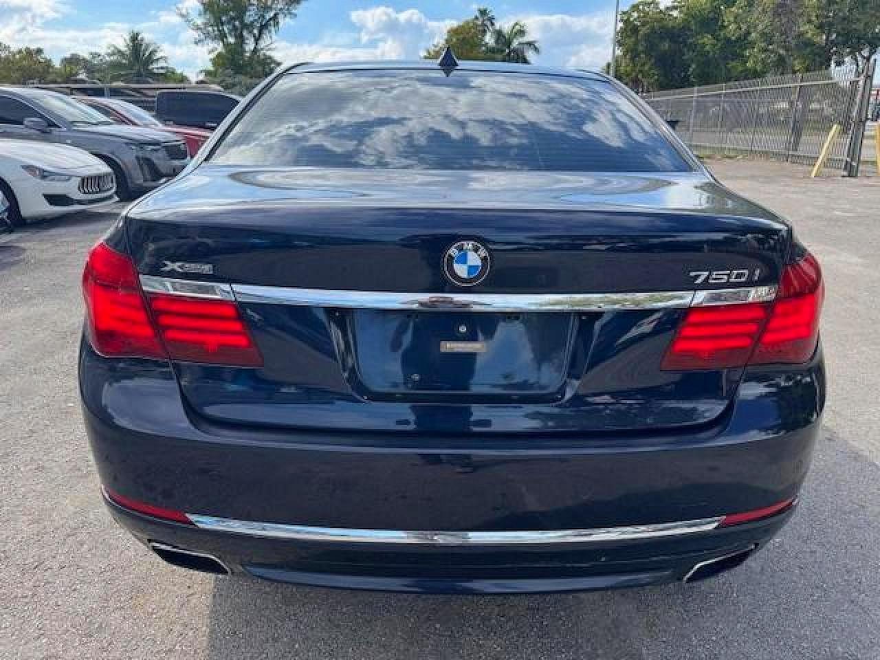 2015 BMW 750 Xi - Фото 6