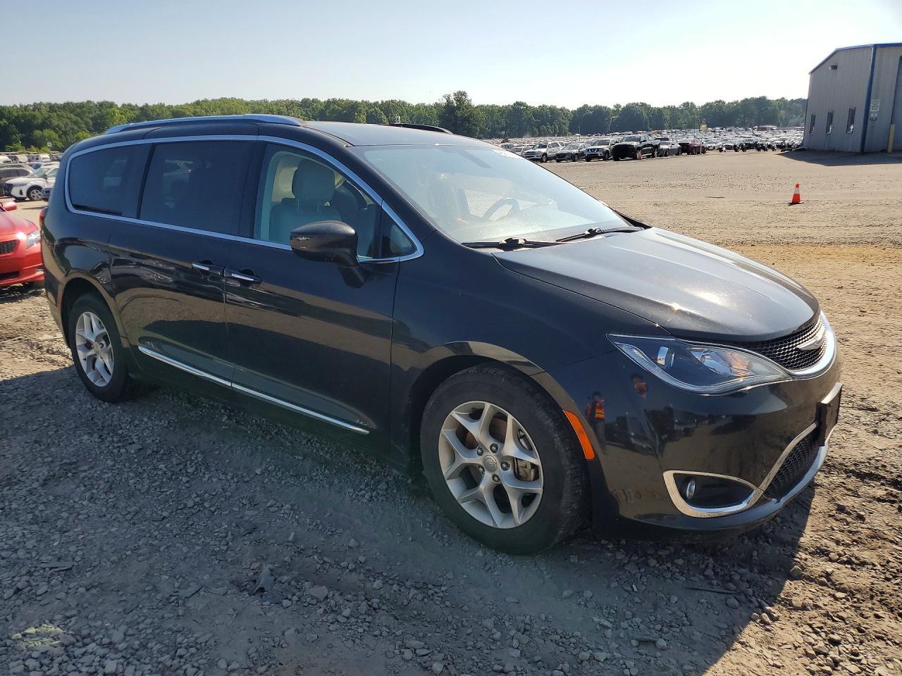 2018 Chrysler Pacifica Touring L - Фото 4