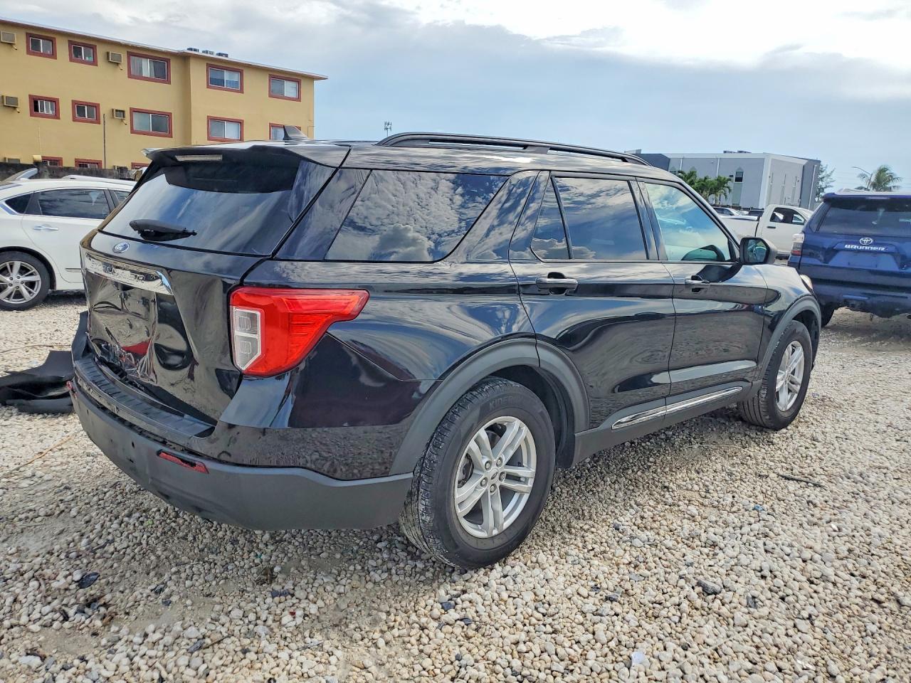 2021 Ford Explorer Xlt - Image 3