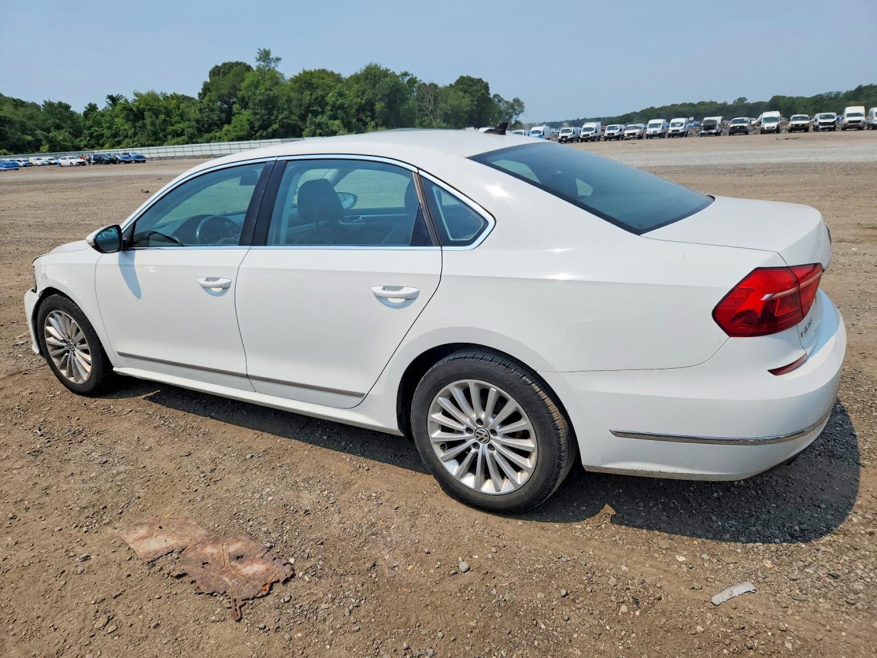 2016 Volkswagen Passat Se - Фото 2