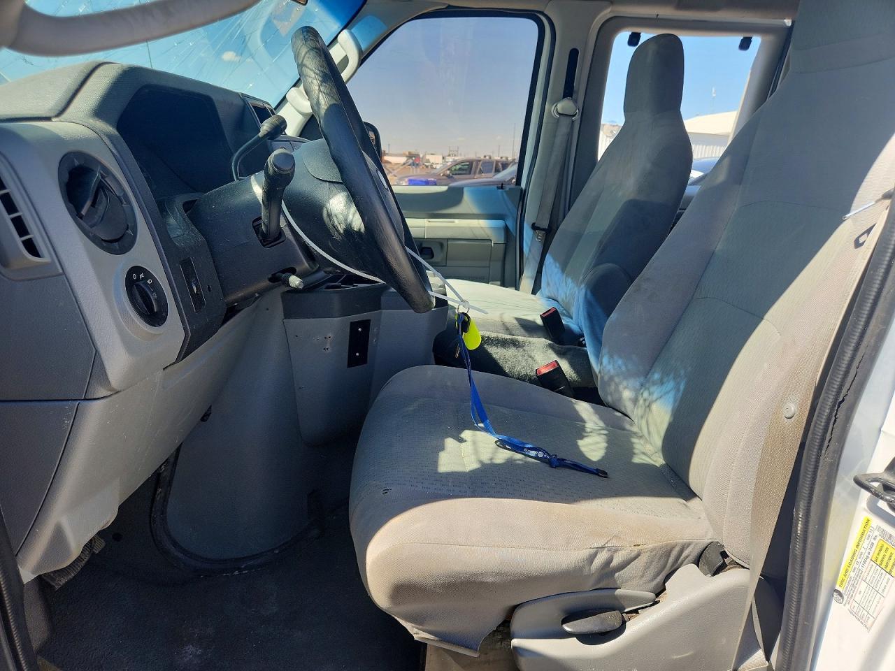2010 Ford Econoline E350 Super Duty Wagon - Фото 7