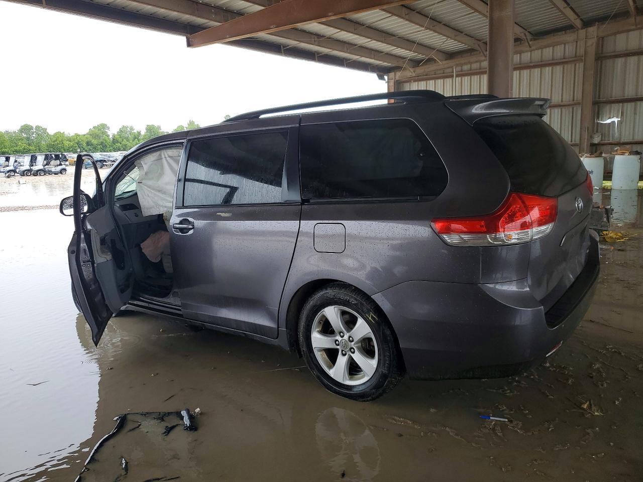 2012 Toyota Sienna Le - Фото 2