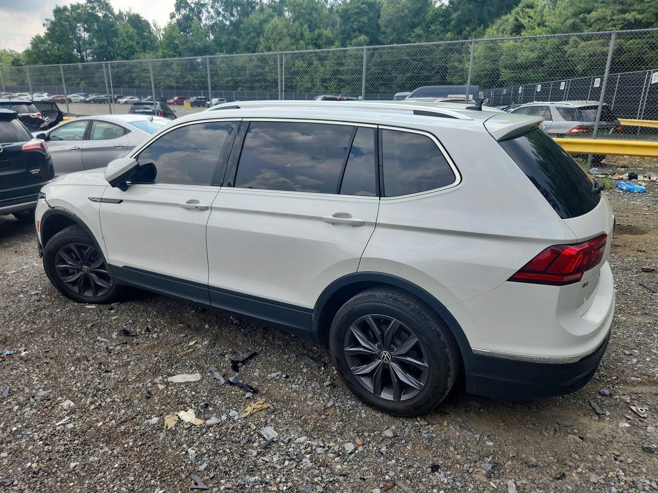 2023 Volkswagen Tiguan Se - Фото 2