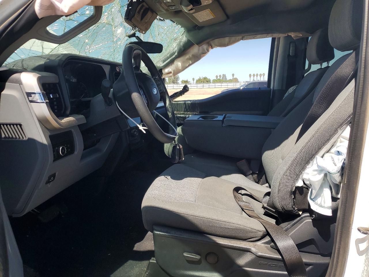 2025 Ford F250 Super Duty - Фото 7