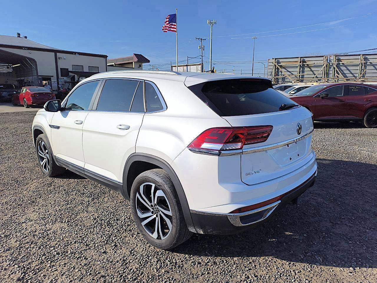 2023 Volkswagen Atlas Cross Sport Sel - Image 2