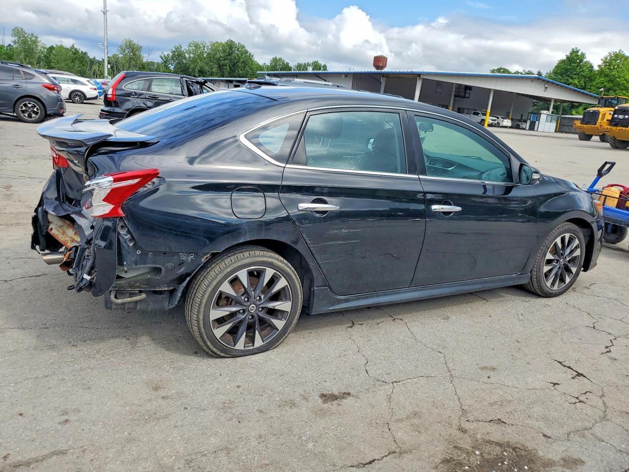 2017 Nissan Sentra Sr - Фото 3