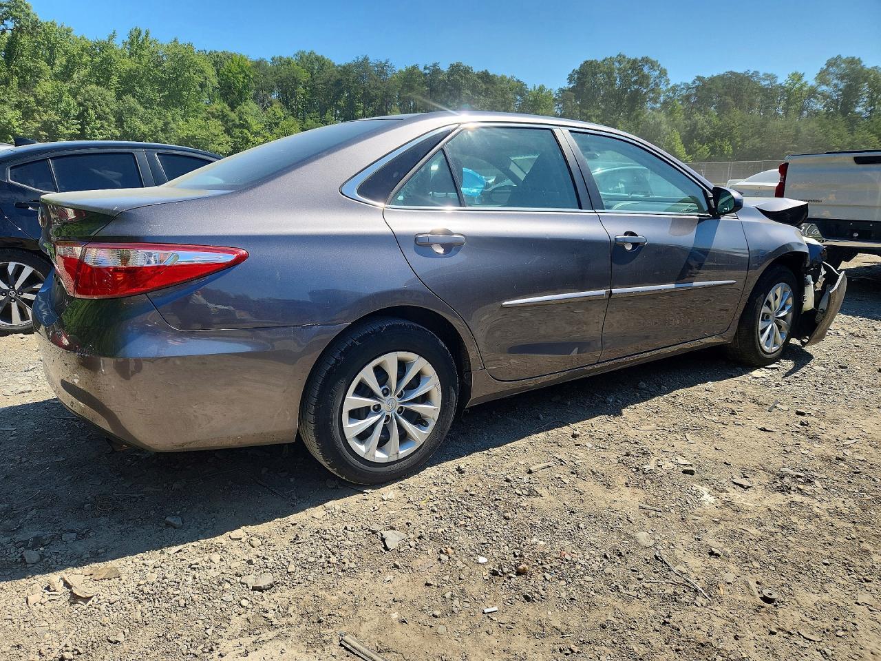 2015 Toyota Camry Le - Image 3