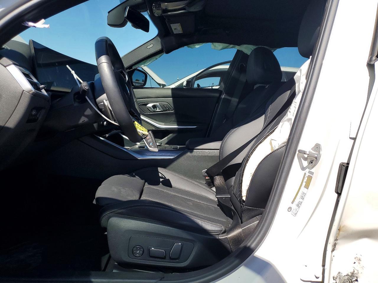 2026 BMW 330I - Фото 7