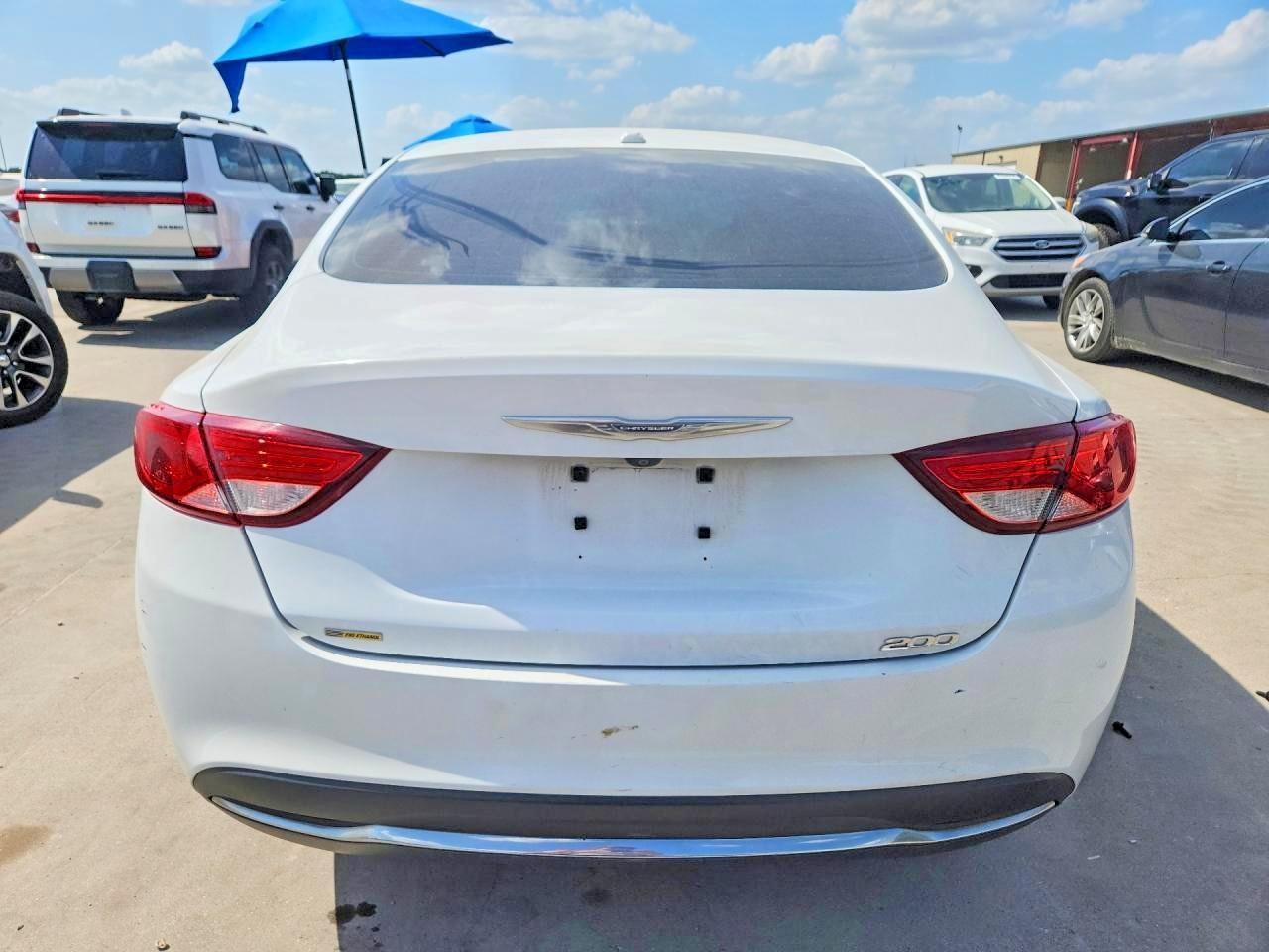 2015 Chrysler 200 Limited - Фото 6