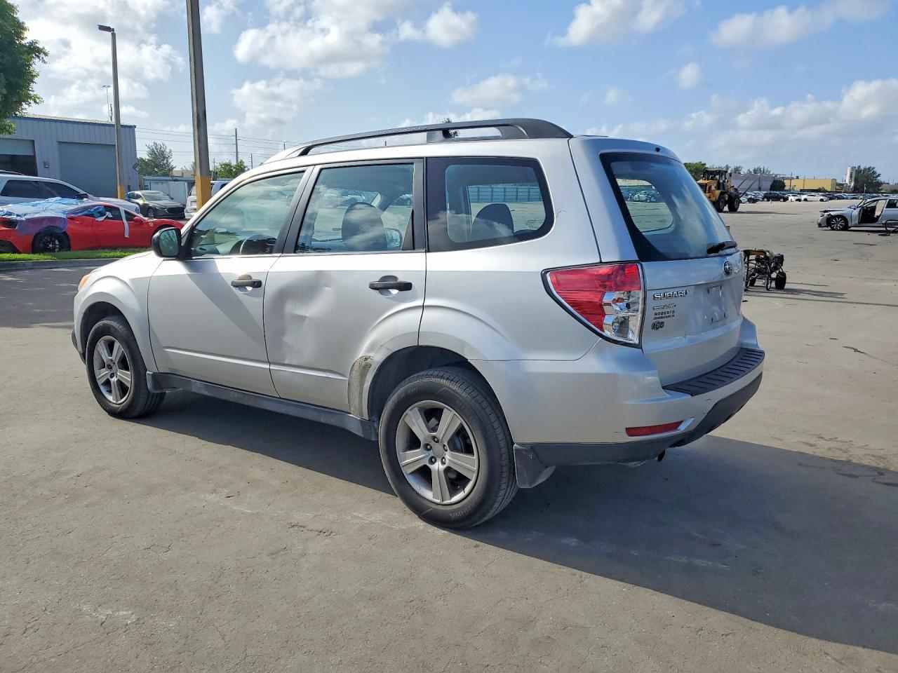 2011 Subaru Forester 2.5X - Фото 2