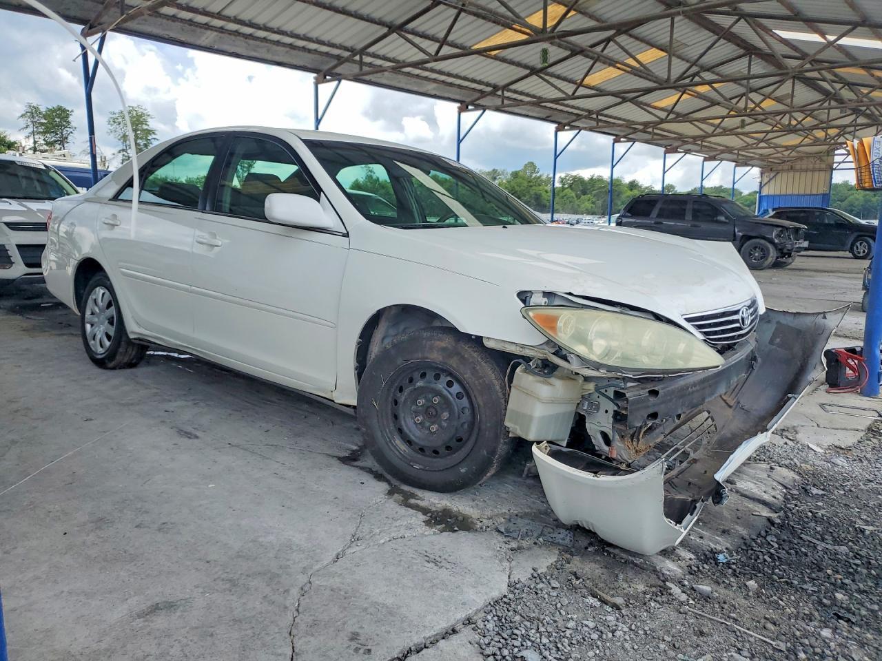 2005 Toyota Camry Le - Image 4
