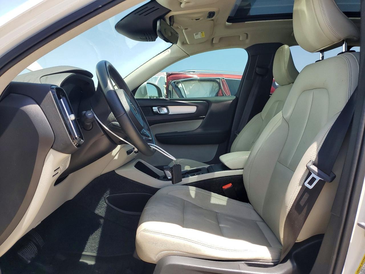 2019 Volvo Xc40 T5 Momentum - Image 7