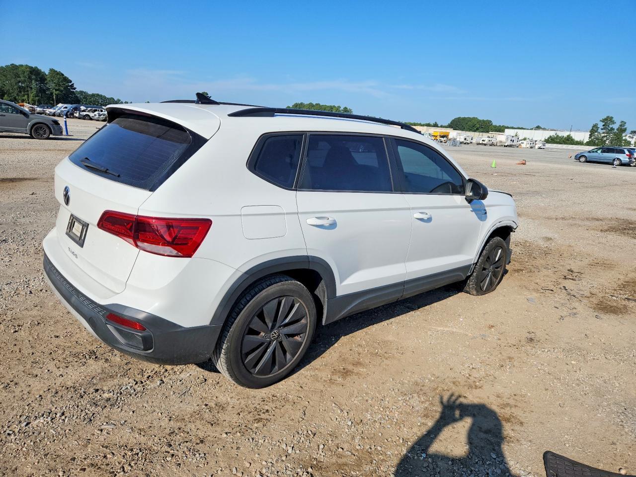 2022 Volkswagen Taos S - Фото 3