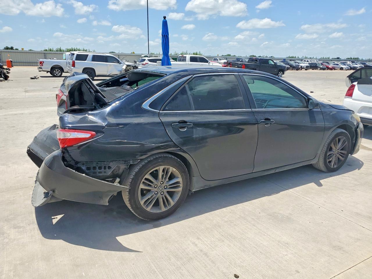 2016 Toyota Camry Le - Фото 3