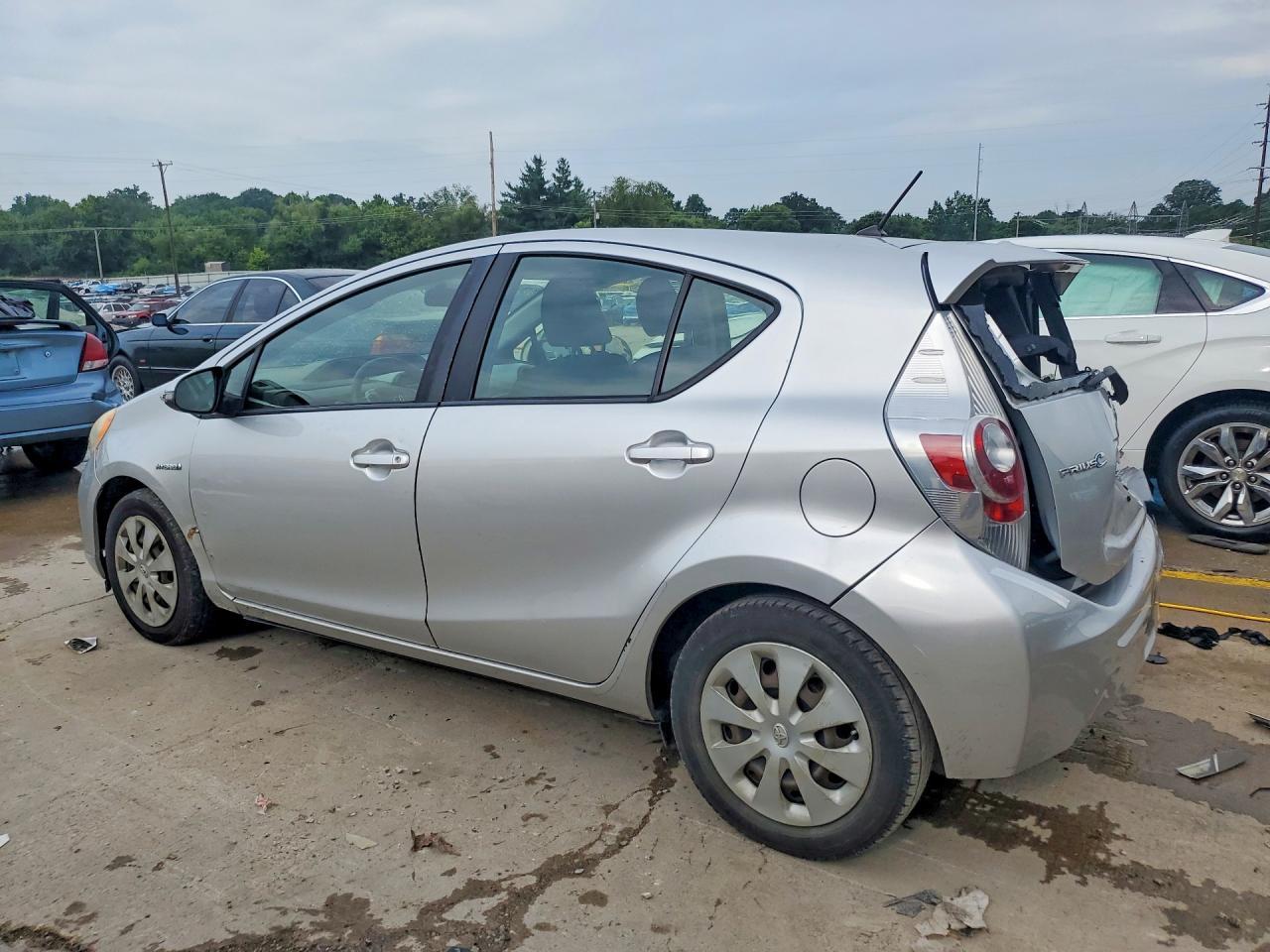 2012 Toyota Prius C Two - Фото 2