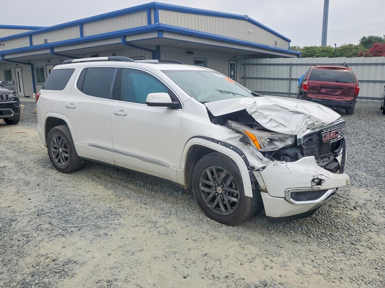 2017 GMC Acadia Denali - Image 4