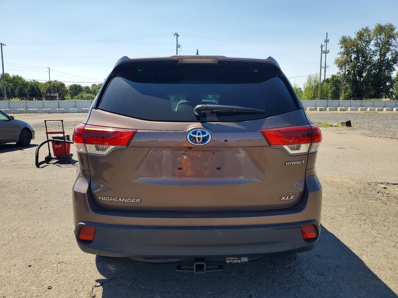 2018 Toyota Highlander Hybrid Xle - Image 6