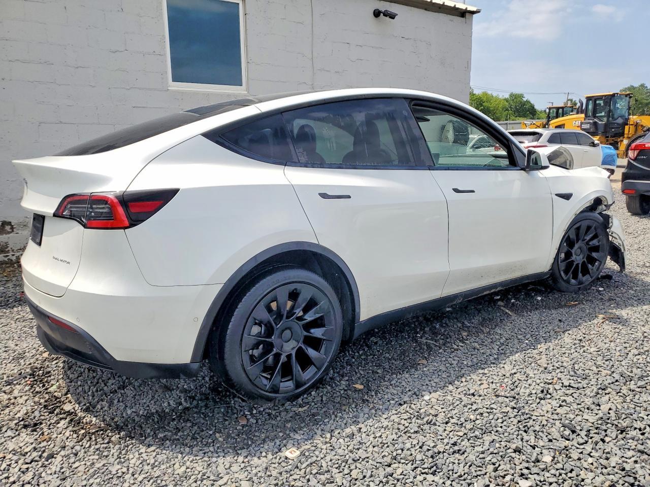 2021 Tesla Model Y - Image 3